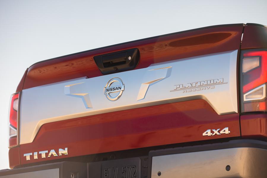 Детали экстерьера Nissan Titan Platinum Reserve Crew Cab 2019 года  (фото 16 из 35)